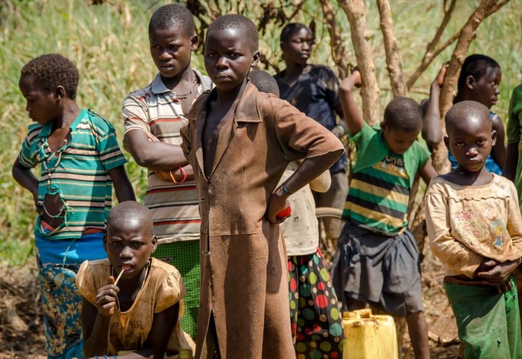 African children gather, crisis in Africa