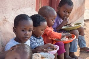 african children eating food