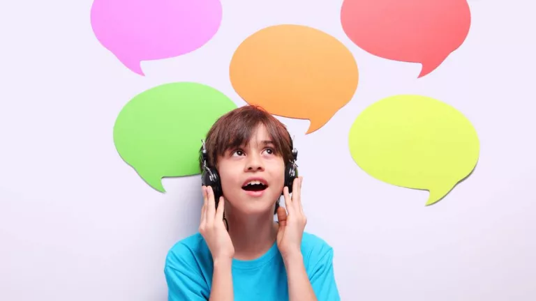 Advantages of bilingualism, child with headphones and conversation bubbles
